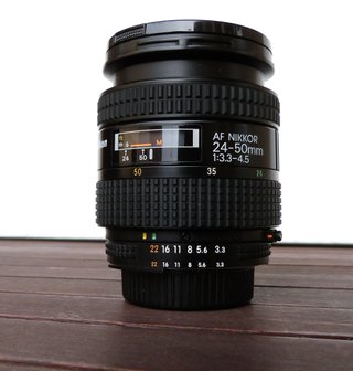 Cámara Nikon F-801s con dos objetivos