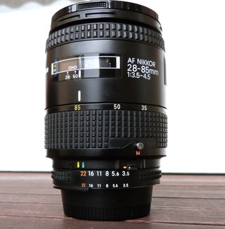 Cámara Nikon F-801s con dos objetivos