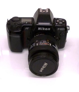Cámara Nikon F-801s con dos objetivos