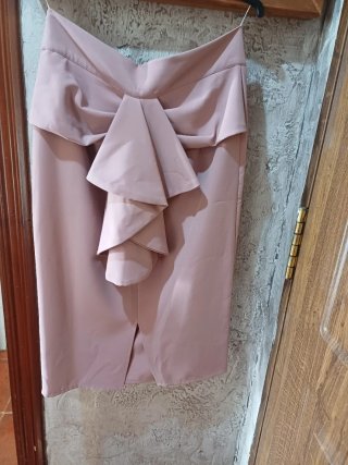 Conjunto Blusa y Falda de evento rosa con volante