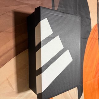 Caja de Zapatos Adidas