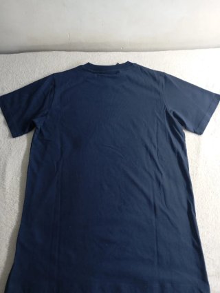 Camiseta Polo Club azul marino con logo rojo