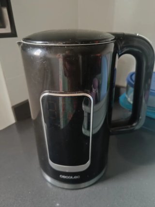 Hervidor de agua Cecotec negro