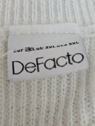Jersey DeFacto hombre talla 3 XL . NUEVO