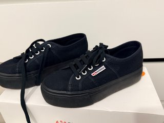 Zapatillas Superga Negras con Plataforma