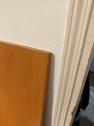 Scrivania in legno massello con design elegante