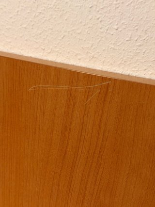Scrivania in legno massello con design elegante