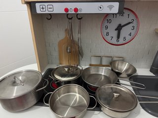Batería de cocina de juguete