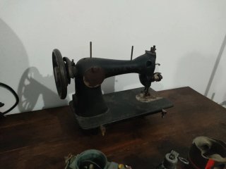 Máquina de coser Alfa antigua