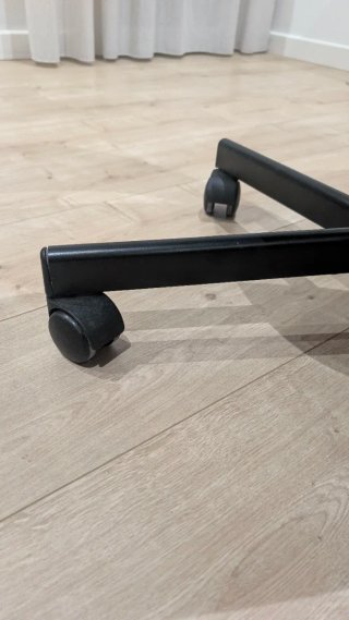 Silla IKEA Mod LOBERGET negra con cojín compañero