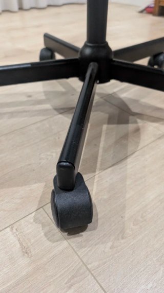Silla IKEA Mod LOBERGET negra con cojín compañero