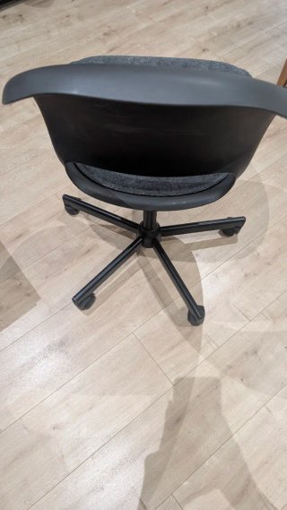 Silla IKEA Mod LOBERGET negra con cojín compañero