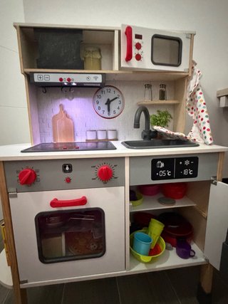 Cocinita de juguete de madera
