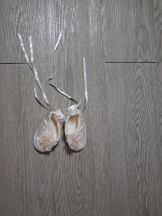 Zapatitos de bebé con flores