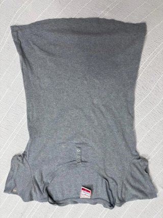 Camiseta gris Henley