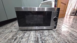 Microondas Beko con Acabado Metalizado