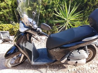 Honda SH 125 Scooter Negra