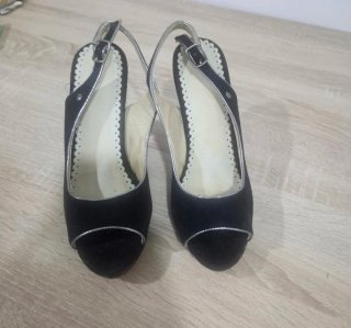 Zapatos de tacón Mustang de ante