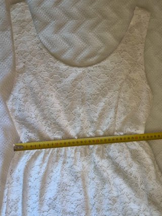 Vestido Blanco de Encaje Floral