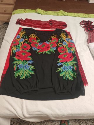 Blusa Negra con Bordado Floral Talla 44