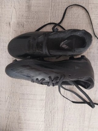 Botas de fútbol negras