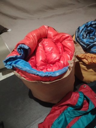Mochila y 2 sacos de dormir