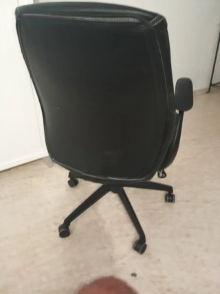 Sillón de oficina negro