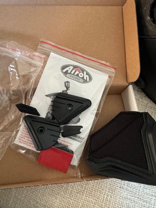 RepuestoS caja accesorios casco AIROH COMMANDER