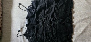 Blusa Negra con Detalles de Encaje
