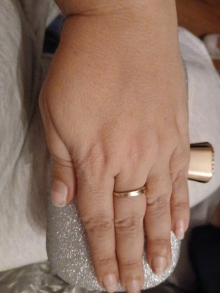 Bolso de ceremonia dorado con pedrería