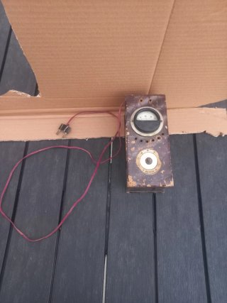 Medidor eléctrico antiguo
