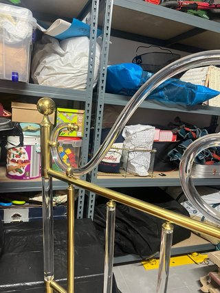 Cabecero de cama acrílico y dorado