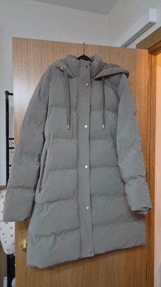 Anorak de plumas gris marrón