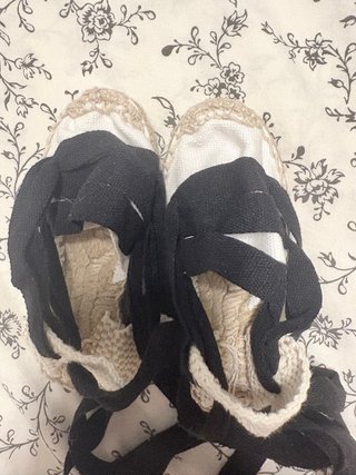 Zapatillas Baturra Beige y Negro