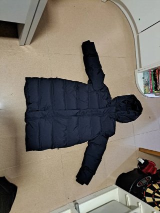 Abrigo acolchado negro para niño talla 11-12