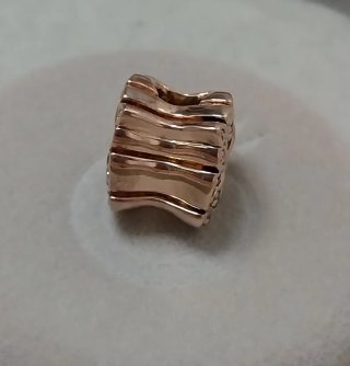 Charm Pandora Hoja oro rosa
