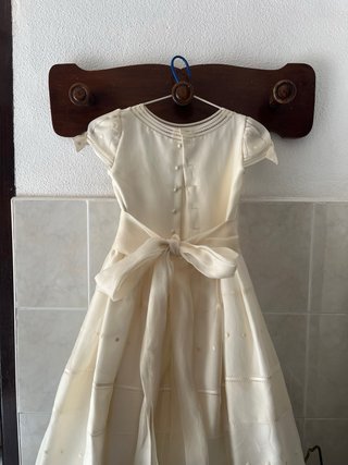 Vestido comunión niña seda salvaje.