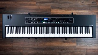Yamaha CK88 Stage Piano + Flight case a Medida