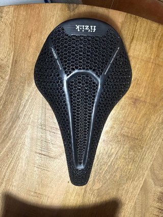 Sillín Fizik Vento Argo R3 Adaptive Negro 150mm