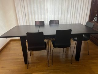 Mesa de comedor negra extensible