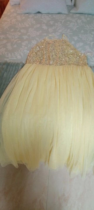Vestido dorado con lentejuelas