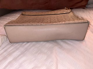 Bolso Guess Beige y Dorado
