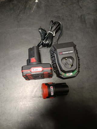 2 Baterías y Cargador Parkside 12V