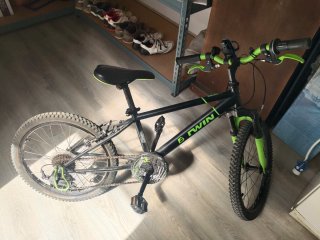 Bicicleta Infantil Btwin Negra y Verde