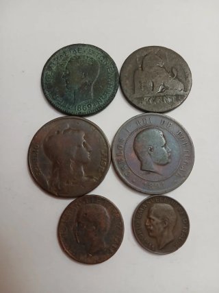 35 Monedas Extranjeras curiosas y antiguas.