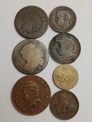 35 Monedas Extranjeras curiosas y antiguas.