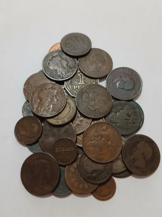 35 Monedas Extranjeras curiosas y antiguas.