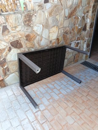 Tavolo da Giardino in plastica marrone