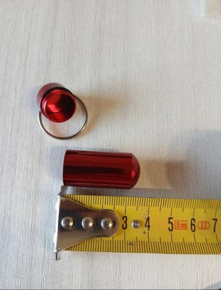 Portachiavi contenitore pillole rosso