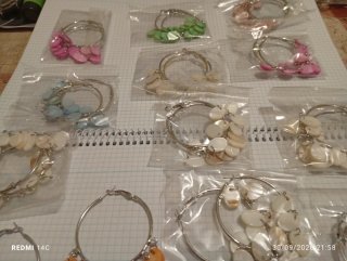 Lote de 24 pares de pendientes